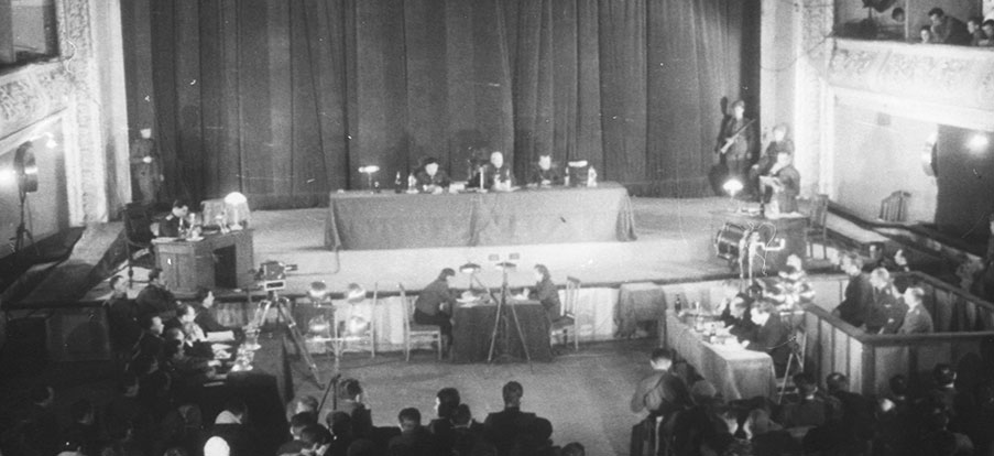 Vue de la salle du procès de Kharkov (décembre 1943). RGAKFD, fond Kapustinskii.